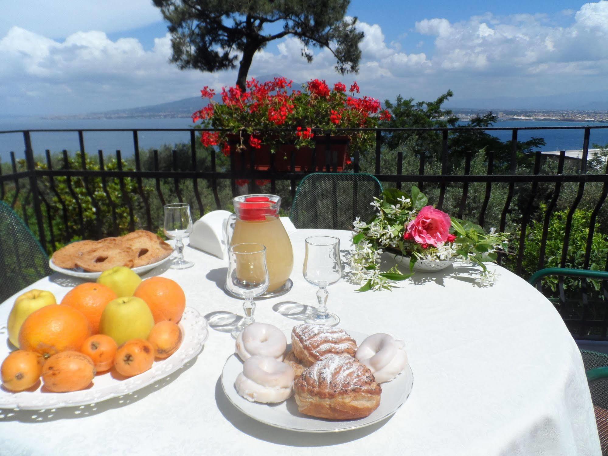 Ancelle Sorrento - Casa D'Accoglienza Hotel กาสเตลลัมมาเร ดิ สตาเบีย ภายนอก รูปภาพ